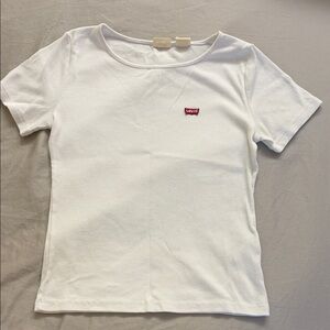Levi’s White Ribbed Baby Tee Red Logo Patch Size Small